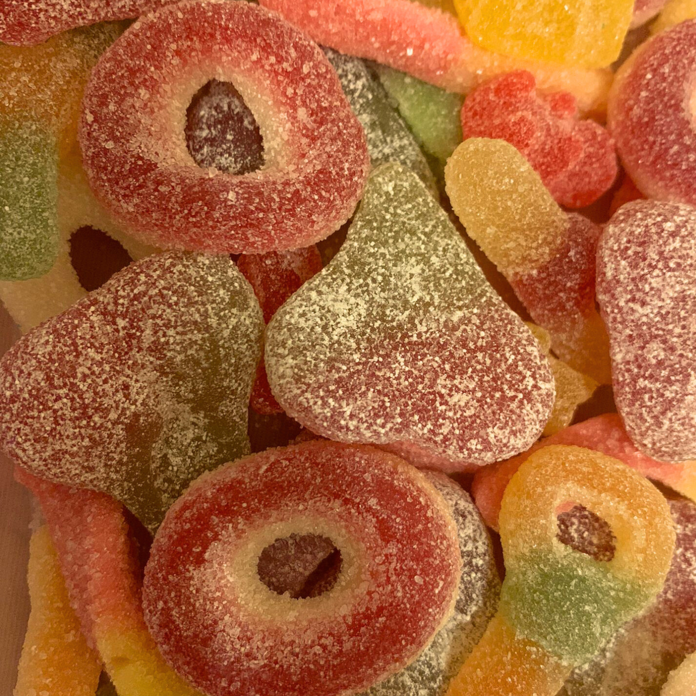 Halal Fizzy Sensation Fusion Mix close-up - bruisende halal snoepjes met perfecte balans tussen zoet en zuur