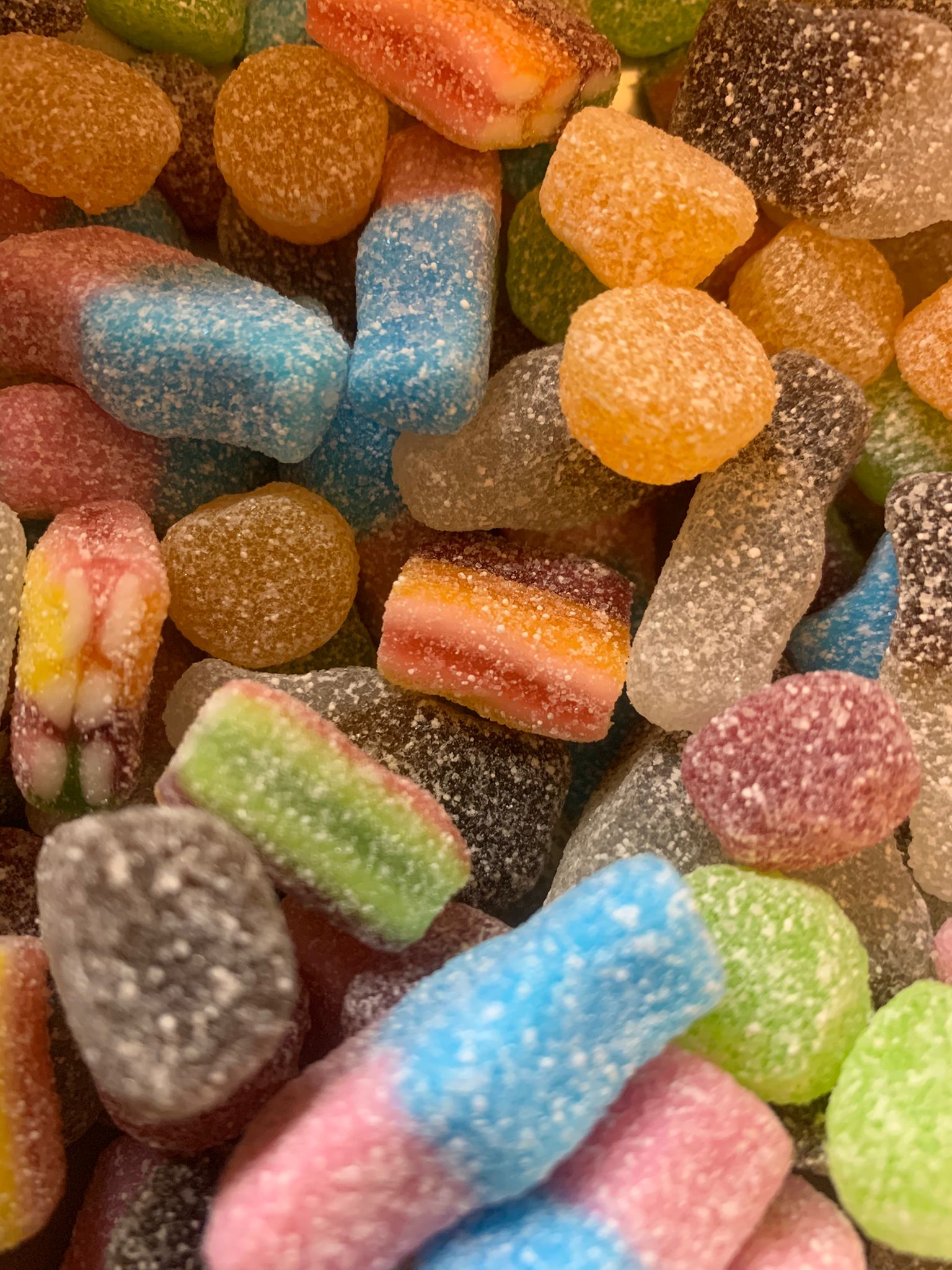 Vegan Candy Lover Deluxe Jar close-up - doorzichtige pot met vegan fizzy gummies zonder gelatine
